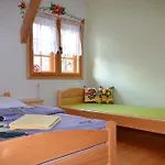 Goscinne Ino Zajrzyj Holiday home