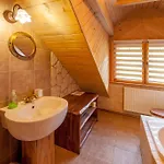 Goscinne Ino Zajrzyj Holiday home